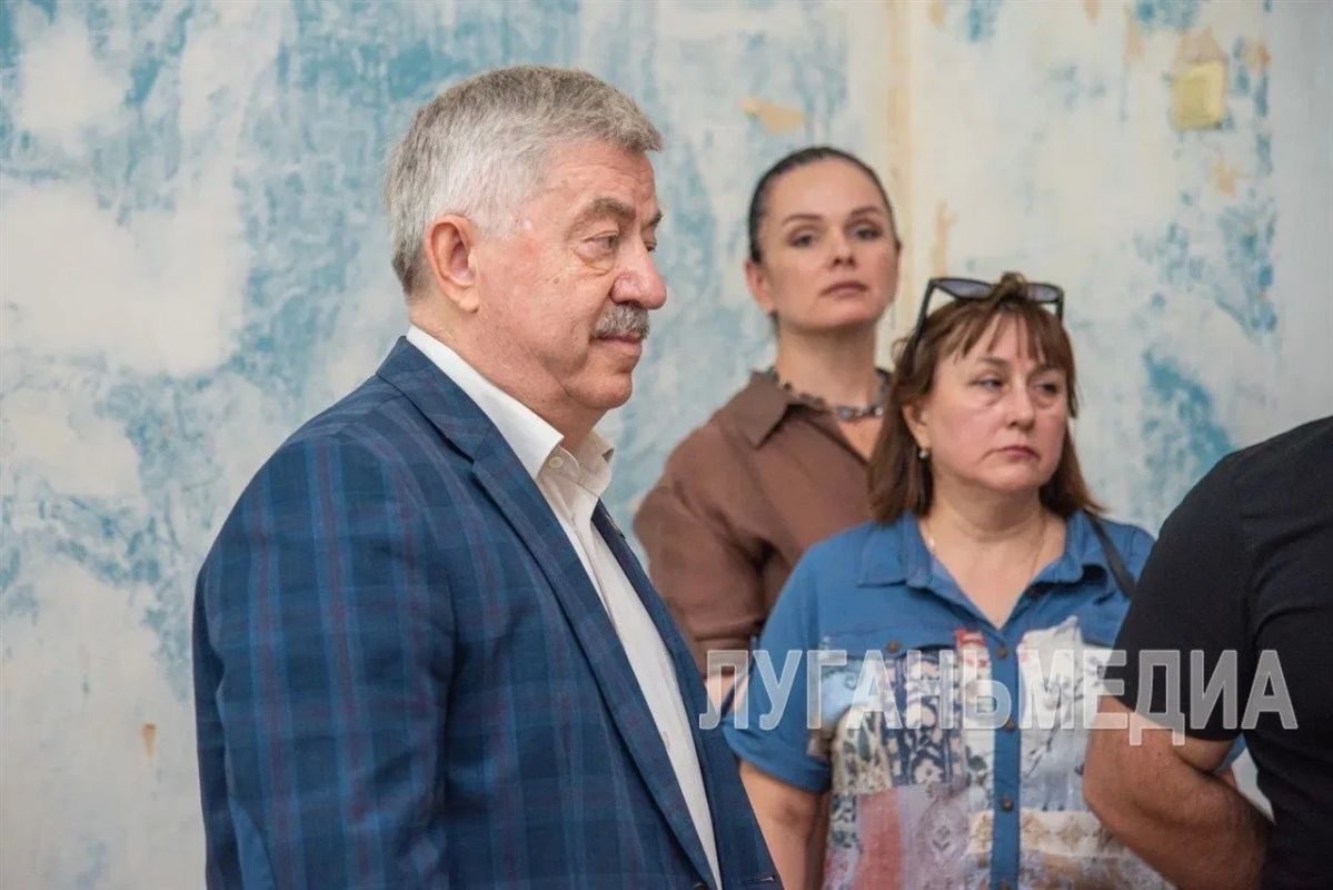 В луганской музыкальной школе №1 идет реконструкция одного из корпусов В луганской музыкальной школе №1 идет реконструкция одного из корпусов