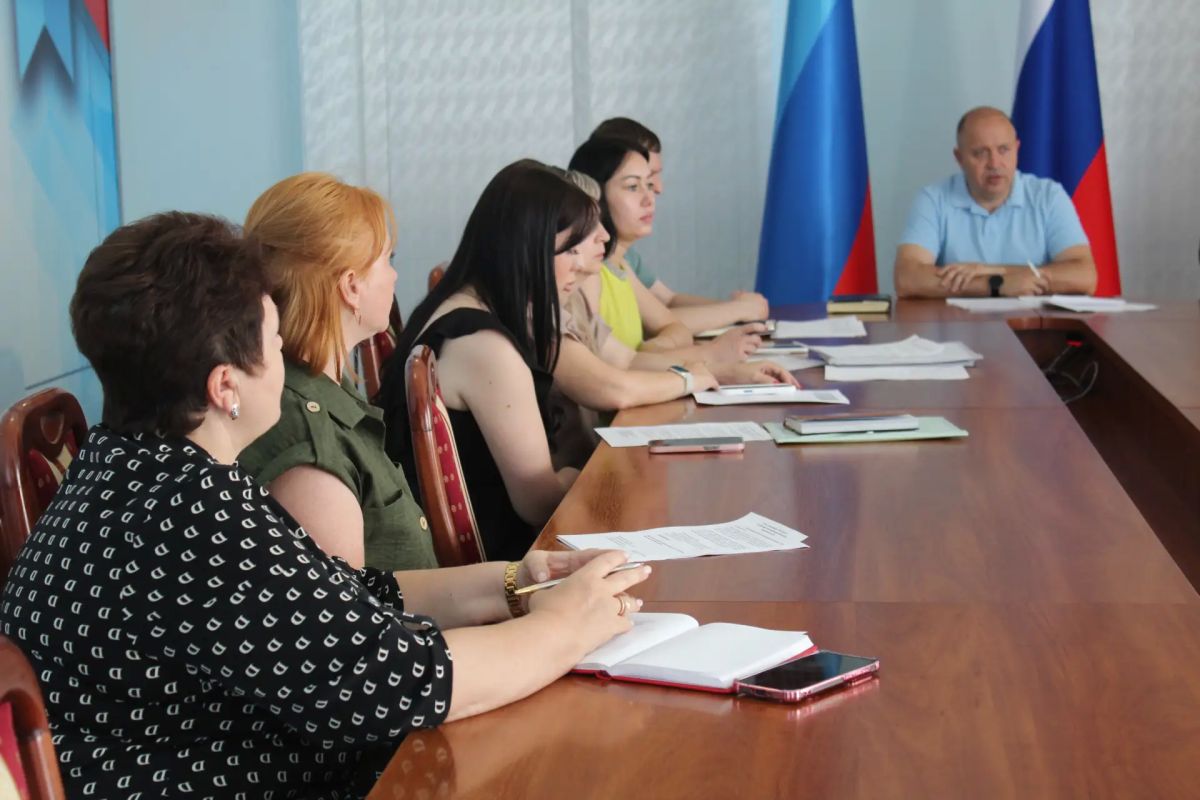 В Краснодоне проведено плановое совещание по подготовке к осенне - зимнему периоду 2026–2027 годов В Краснодоне проведено плановое совещание по подготовке к осенне - зимнему периоду 2026–2027 годов