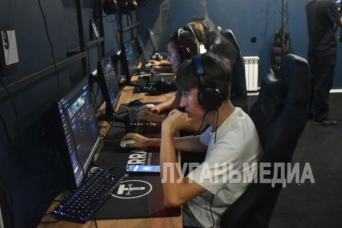 В Антраците прошли киберспортивные соревнования по игре Контр-страйк 2 В Антраците прошли киберспортивные соревнования по игре Контр-страйк 2