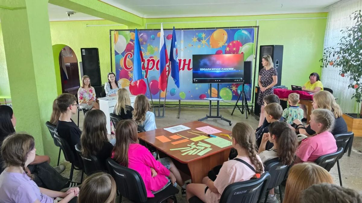 В Новодарьевке обсудили противодействие экстремизму на кинопоказе в ДК им. Ленина В Новодарьевке обсудили противодействие экстремизму на кинопоказе в ДК им. Ленина