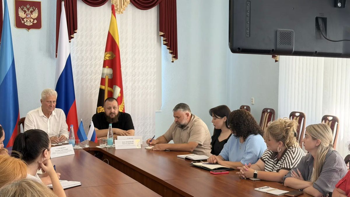 Сегодня провели встречу с Председателем социального комитета Народного Совета ЛНР Иваном Владимировичем Санаевым, президентом Луганского фонда поддержки регионального сотрудничества и развития Максимом Масленниковым, а также... Сегодня провели встречу с Председателем социального комитета Народного Совета ЛНР Иваном Владимировичем Санаевым, президентом Луганского фонда поддержки регионального сотрудничества и развития Максимом Масленниковым, а также...