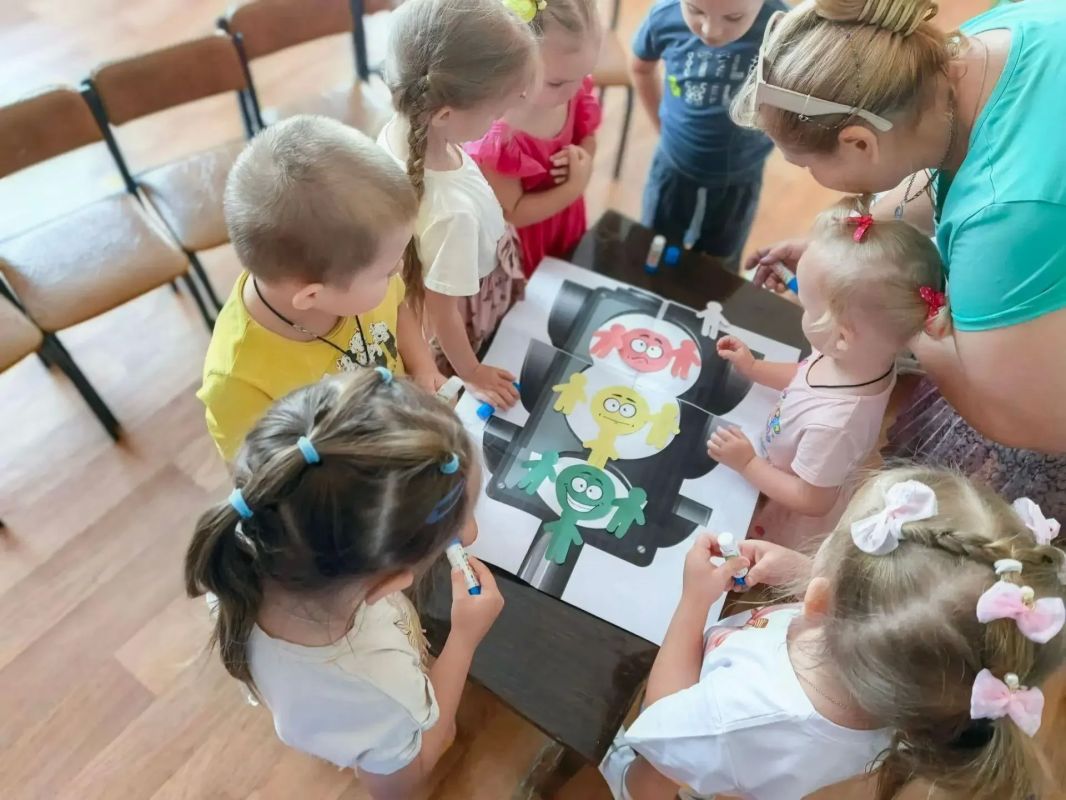 В Чернухинском музее прошёл познавательный час ко Дню светофора В Чернухинском музее прошёл познавательный час ко Дню светофора