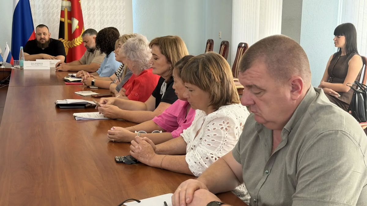 Сегодня провели встречу с Председателем социального комитета Народного Совета ЛНР Иваном Владимировичем Санаевым, президентом Луганского фонда поддержки регионального сотрудничества и развития Максимом Масленниковым, а также... Сегодня провели встречу с Председателем социального комитета Народного Совета ЛНР Иваном Владимировичем Санаевым, президентом Луганского фонда поддержки регионального сотрудничества и развития Максимом Масленниковым, а также...