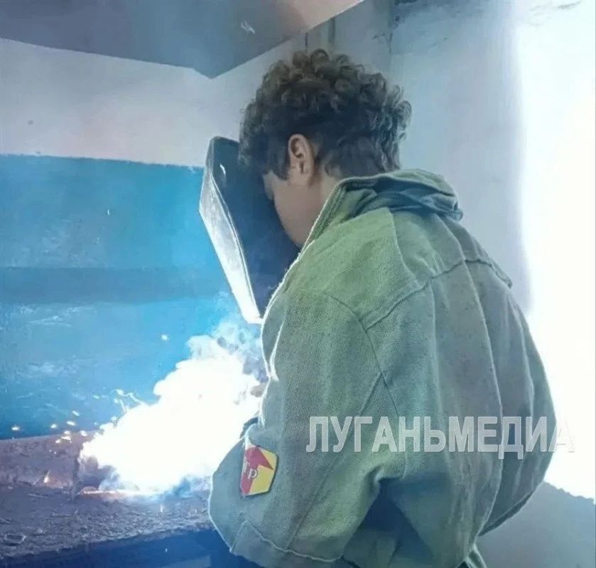 Андрей Рубанцов: В РОВЕНЬКОВСКОМ ТЕХНИКО-ЭКОНОМИЧЕСКОМ КОЛЛЕДЖЕ ПРОДОЛЖАЕТСЯ ПРИЕМНАЯ КАМПАНИЯ Андрей Рубанцов: В РОВЕНЬКОВСКОМ ТЕХНИКО-ЭКОНОМИЧЕСКОМ КОЛЛЕДЖЕ ПРОДОЛЖАЕТСЯ ПРИЕМНАЯ КАМПАНИЯ