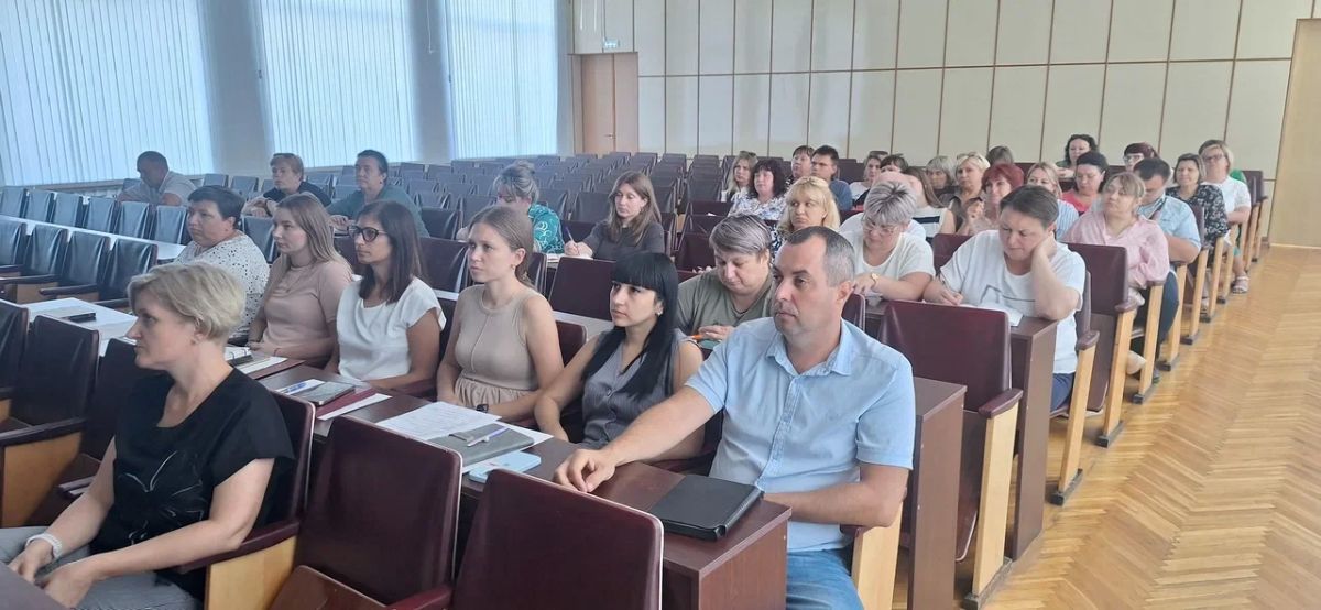 Повышение профессионализма и четкость в работе — главные цели семинара-учебы, который состоялся в большом зале заседаний Администрации Славяносербского муниципального округа 5 августа Повышение профессионализма и четкость в работе — главные цели семинара-учебы, который состоялся в большом зале заседаний Администрации Славяносербского муниципального округа 5 августа