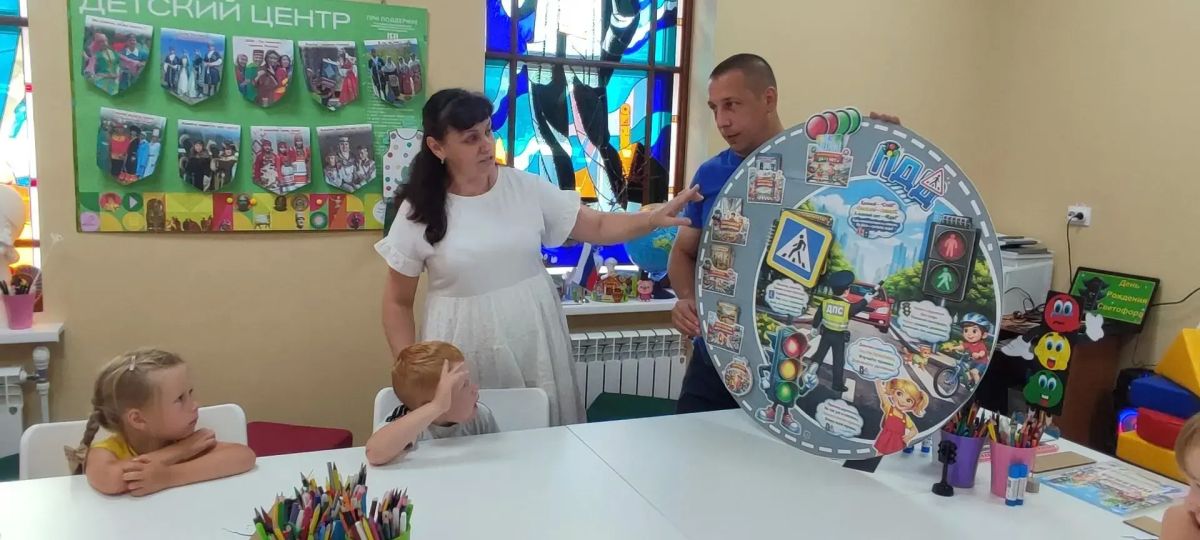 5 августа в детском центре Перевальского районного исторического музея прошло мероприятие, ко Дню рождения светофора, для воспитанников детского сада «Юбилейный» 5 августа в детском центре Перевальского районного исторического музея прошло мероприятие, ко Дню рождения светофора, для воспитанников детского сада «Юбилейный»