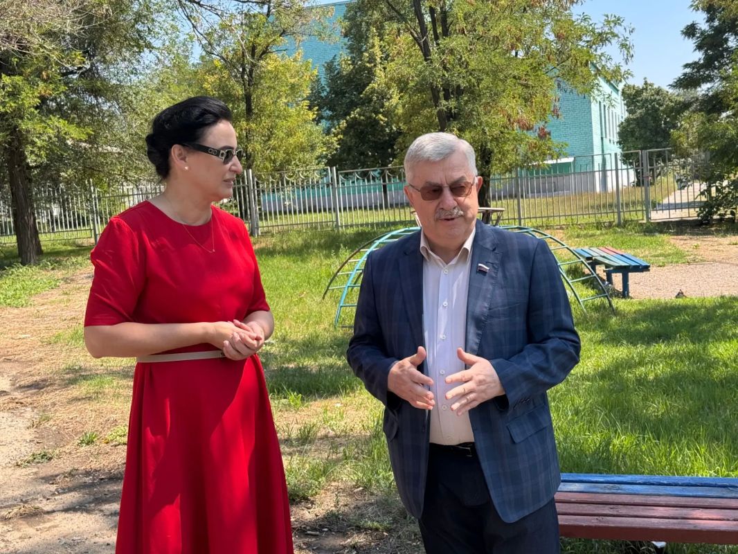 Виктор Водолацкий: Вместе с главой города Луганска Пащенко Я.В. посетили сквер Гагарина в Каменнобродском районе Виктор Водолацкий: Вместе с главой города Луганска Пащенко Я.В. посетили сквер Гагарина в Каменнобродском районе