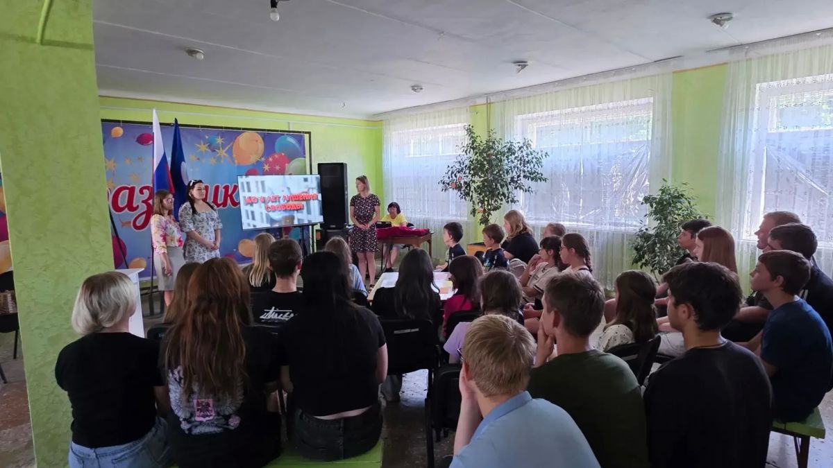 В Новодарьевке обсудили противодействие экстремизму на кинопоказе в ДК им. Ленина В Новодарьевке обсудили противодействие экстремизму на кинопоказе в ДК им. Ленина
