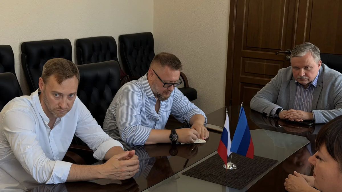 Сегодня на нашей краснодонской земле принимал гостей из Москвы и СанктПетербурга — мы познакомились в Школе управления Сколково в рамках Образовательной программы «Угольные города России» Министерства энергетики Российской... Сегодня на нашей краснодонской земле принимал гостей из Москвы и СанктПетербурга — мы познакомились в Школе управления Сколково в рамках Образовательной программы «Угольные города России» Министерства энергетики Российской...