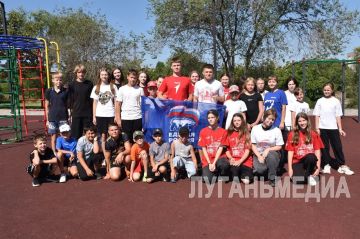В преддверии Дня физкультурника в Алчевске состоялось тематическое мероприятие «Зарядка с чемпионом»