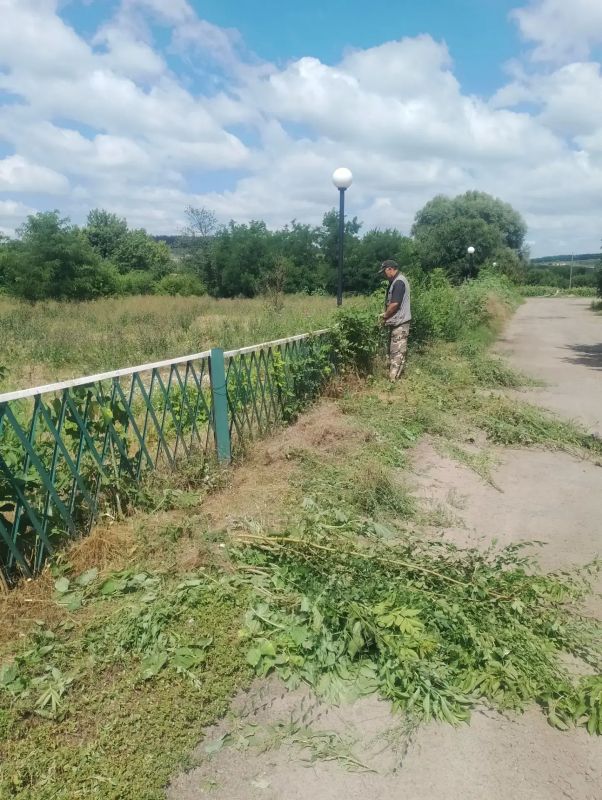 Благоустройство продолжается: покос, уборка и забота о памяти Благоустройство продолжается: покос, уборка и забота о памяти