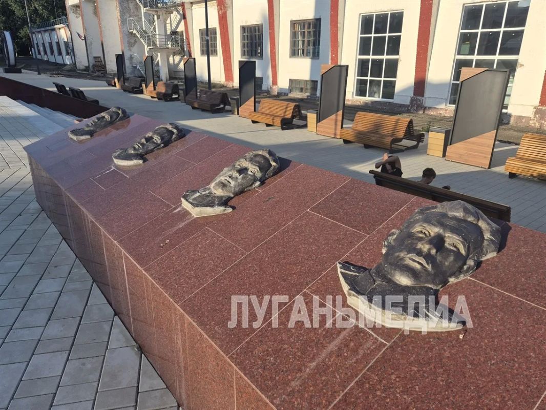 В Ровеньках завершается обновление площади Республики Коми В Ровеньках завершается обновление площади Республики Коми