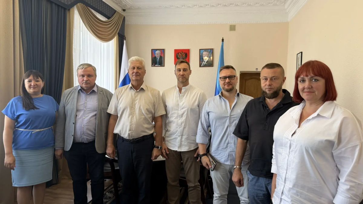 Сегодня на нашей краснодонской земле принимал гостей из Москвы и СанктПетербурга — мы познакомились в Школе управления Сколково в рамках Образовательной программы «Угольные города России» Министерства энергетики Российской... Сегодня на нашей краснодонской земле принимал гостей из Москвы и СанктПетербурга — мы познакомились в Школе управления Сколково в рамках Образовательной программы «Угольные города России» Министерства энергетики Российской...