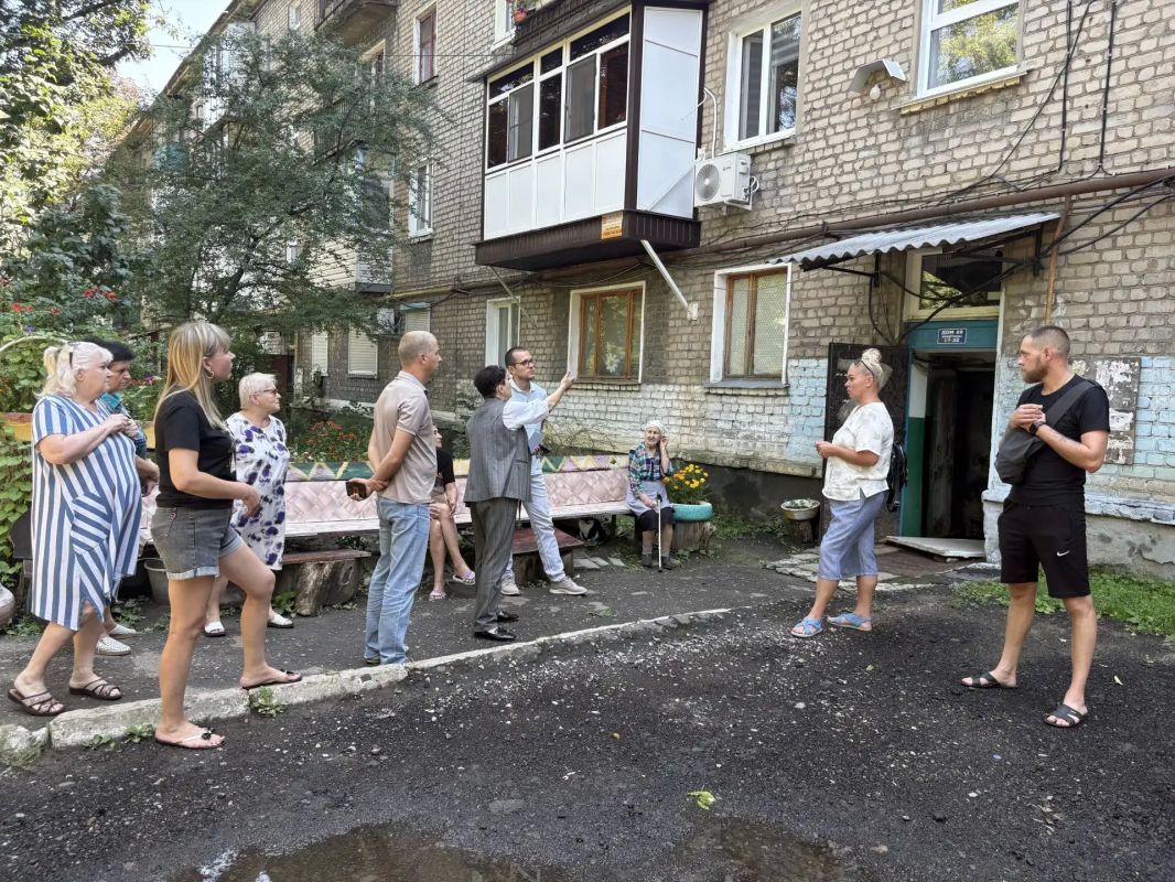 Светлана Алёшина: 5 августа провела прием граждан в Стахановской местной общественной приемной партии «Единая Россия» Светлана Алёшина: 5 августа провела прием граждан в Стахановской местной общественной приемной партии «Единая Россия»