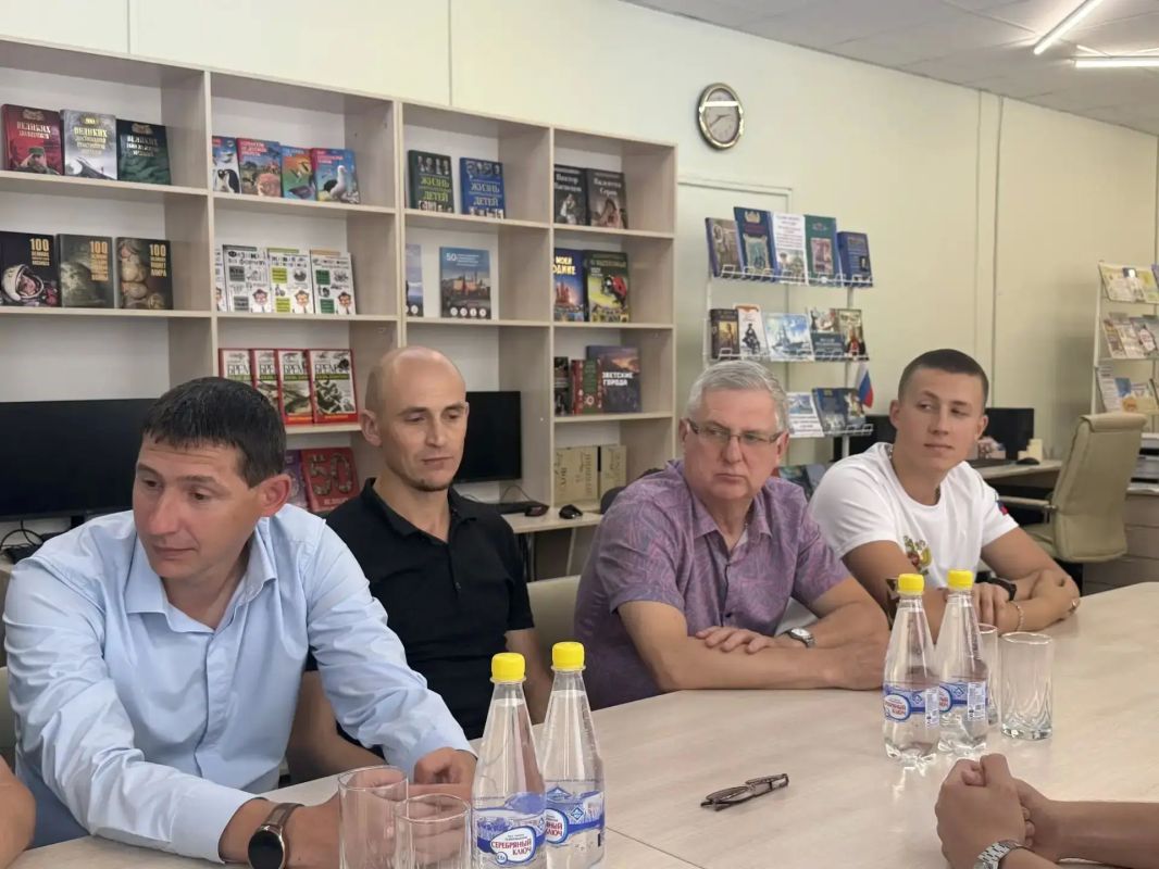 В Антраците прошла встреча представителей муниципальных образований городов Антрацит, Ровеньки и Свердловск, посвящённая развитию молодёжной политики и повышению эффективности государственных программ для подрастающего... В Антраците прошла встреча представителей муниципальных образований городов Антрацит, Ровеньки и Свердловск, посвящённая развитию молодёжной политики и повышению эффективности государственных программ для подрастающего...