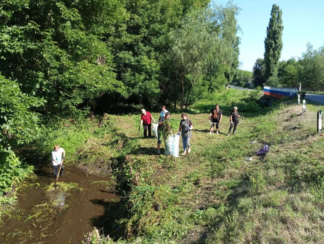 В Малоивановке состоялся субботник, организованный в рамках Всероссийской акции "Вода России" В Малоивановке состоялся субботник, организованный в рамках Всероссийской акции "Вода России"