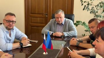 Сегодня на нашей краснодонской земле принимал гостей из Москвы и СанктПетербурга — мы познакомились в Школе управления Сколково в рамках Образовательной программы «Угольные города России» Министерства энергетики Российской...