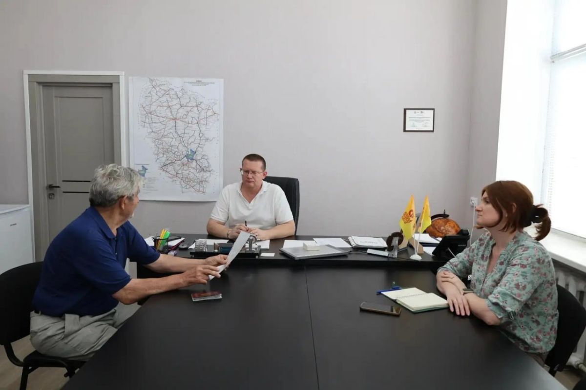 ПРИЕМ ГРАЖДАН!. Руководитель фракции СПРАВЕДЛИВАЯ РОССИЯ в Народном Совете ЛНР Геннадий Тараканов провел очередной прием граждан ПРИЕМ ГРАЖДАН!. Руководитель фракции СПРАВЕДЛИВАЯ РОССИЯ в Народном Совете ЛНР Геннадий Тараканов провел очередной прием граждан