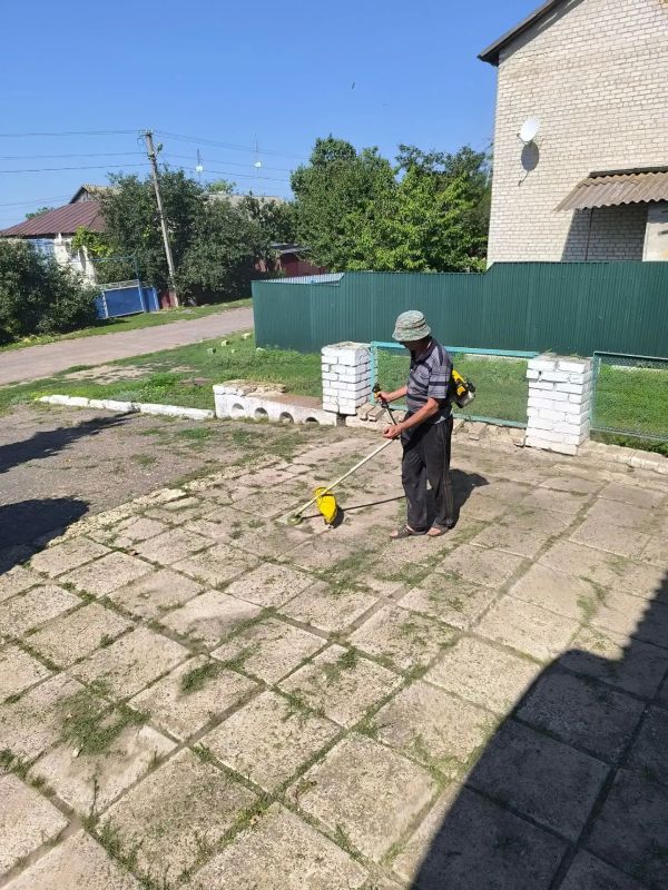 Благоустройство продолжается: покос, уборка и забота о памяти Благоустройство продолжается: покос, уборка и забота о памяти