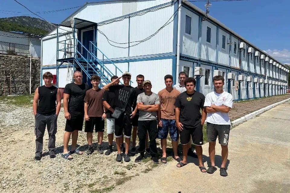 «Работа с видом на море — мечта»: студенты из ЛНР заложили 12 гектаров виноградников в Крыму