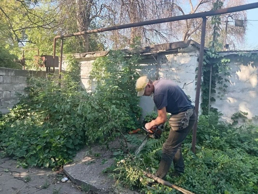 Коммунальными службами проведены работы на территории города Коммунальными службами проведены работы на территории города