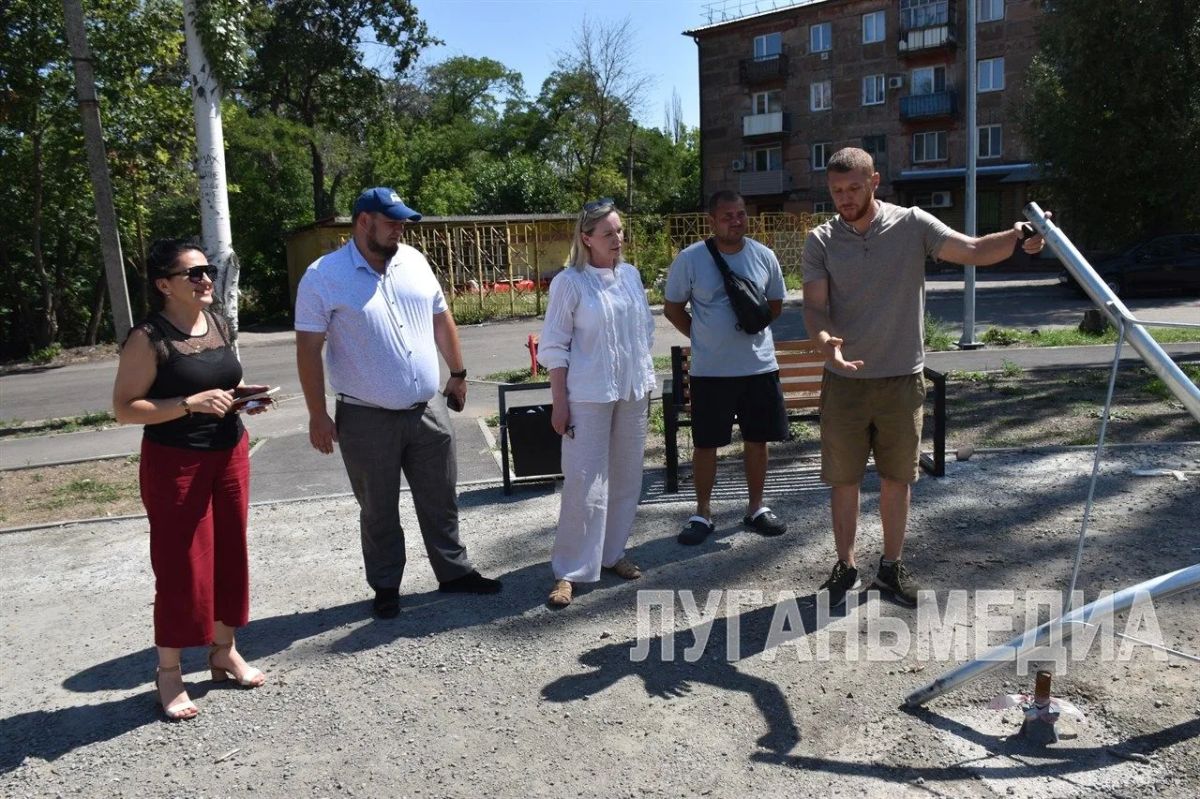 Единороссы Брянки проинспектировали ход работ по созданию общественного пространства в жилмассиве Завадск Единороссы Брянки проинспектировали ход работ по созданию общественного пространства в жилмассиве Завадск