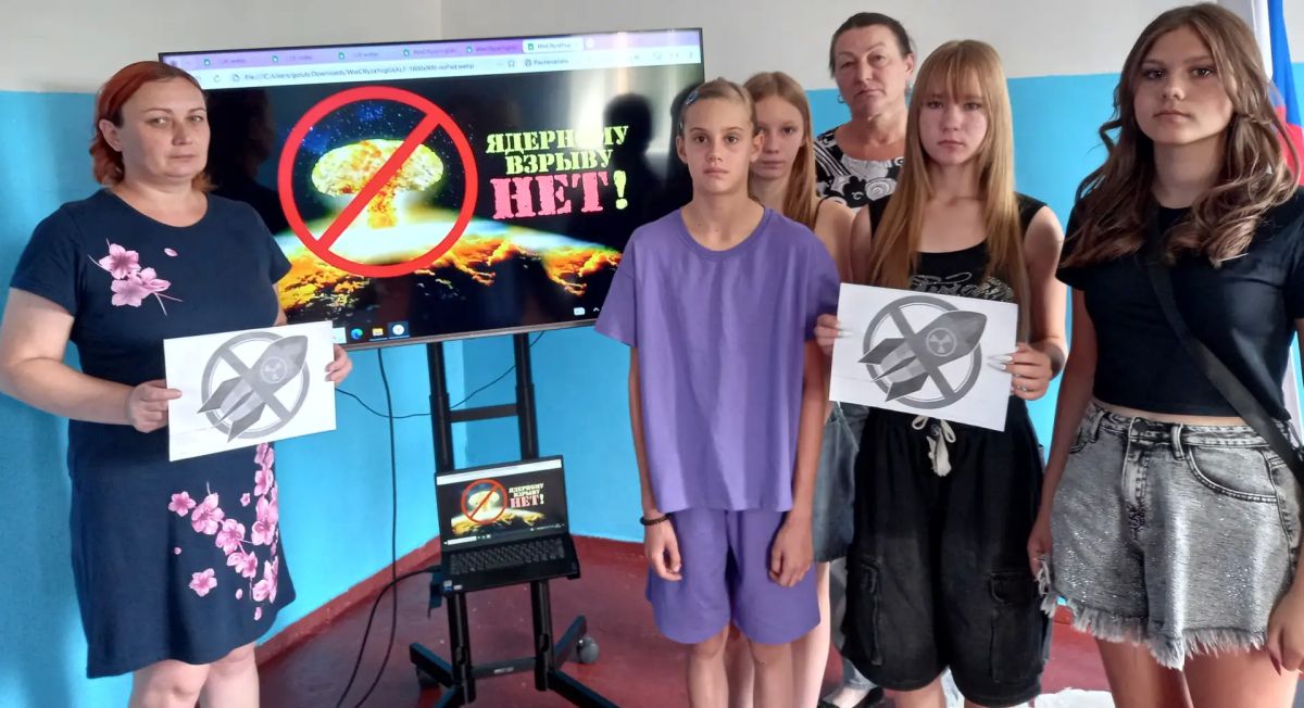 В Шелково-Протокском клубе прошёл час памяти «День Хиросимы» В Шелково-Протокском клубе прошёл час памяти «День Хиросимы»