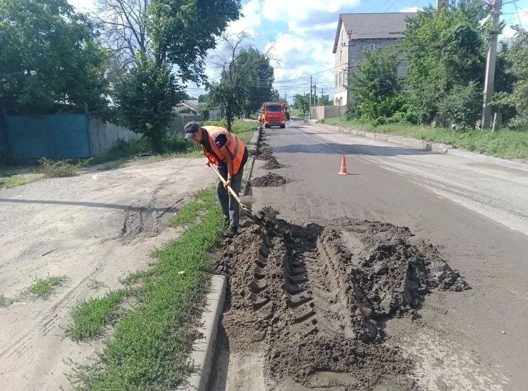 Почти 500 квадратных метров разметки обновили в Луганске Почти 500 квадратных метров разметки обновили в Луганске