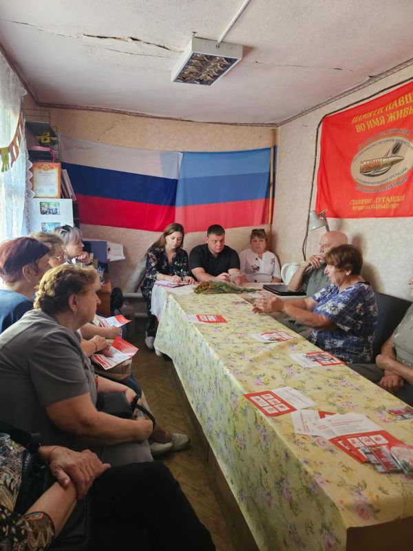 Галина Дуброва: Вместе с Сергеем Кулагиным побывали в гостях в Совете ветеранов Станично-Луганского округа Галина Дуброва: Вместе с Сергеем Кулагиным побывали в гостях в Совете ветеранов Станично-Луганского округа