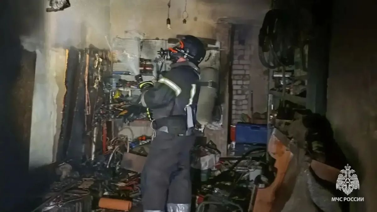 В Роскошном потушили пожар в частном доме В Роскошном потушили пожар в частном доме