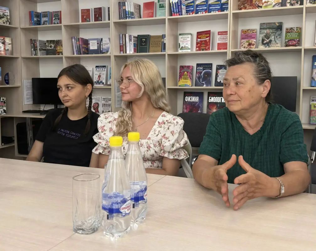 В Антраците прошла встреча представителей муниципальных образований городов Антрацит, Ровеньки и Свердловск, посвящённая развитию молодёжной политики и повышению эффективности государственных программ для подрастающего... В Антраците прошла встреча представителей муниципальных образований городов Антрацит, Ровеньки и Свердловск, посвящённая развитию молодёжной политики и повышению эффективности государственных программ для подрастающего...