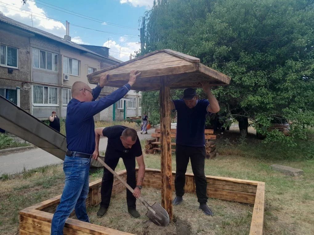 Песок, лавочки и детский смех: акция «Яркое детство» в Меловом Песок, лавочки и детский смех: акция «Яркое детство» в Меловом