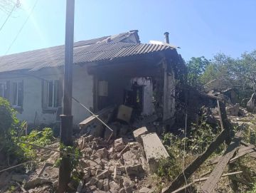 Появилось фото поврежденного в результате атаки БПЛА дома в Стаханове