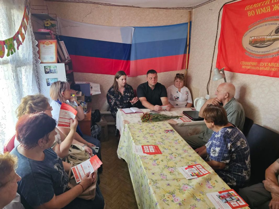 Галина Дуброва: Вместе с Сергеем Кулагиным побывали в гостях в Совете ветеранов Станично-Луганского округа Галина Дуброва: Вместе с Сергеем Кулагиным побывали в гостях в Совете ветеранов Станично-Луганского округа