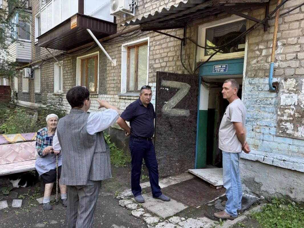 Светлана Алёшина: 5 августа провела прием граждан в Стахановской местной общественной приемной партии «Единая Россия» Светлана Алёшина: 5 августа провела прием граждан в Стахановской местной общественной приемной партии «Единая Россия»