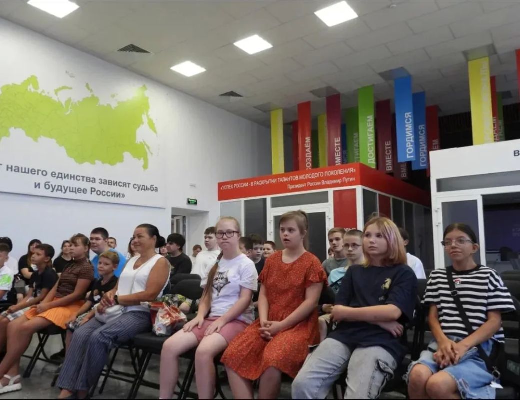 А вы знали, что лучший способ выучить ПДД — не читать правила, а разбирать ситуации, где всё не так однозначно? Именно так мы и делали на квизе в молодёжном центре А вы знали, что лучший способ выучить ПДД — не читать правила, а разбирать ситуации, где всё не так однозначно? Именно так мы и делали на квизе в молодёжном центре