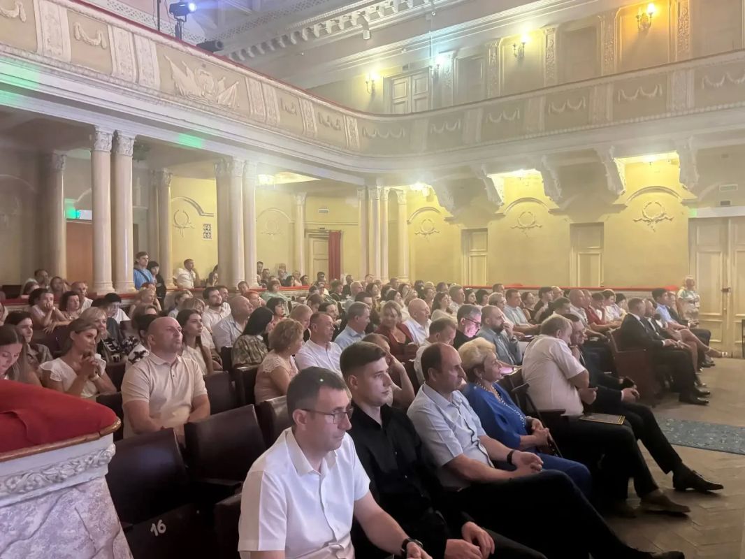 Игорь Рябушкин: В преддверии Дня строителя, который в 2026 году мы отмечаем 9 августа — во второе воскресенье месяца, вместе с Председателем Луганской республиканской организации Профсоюза строителей России Еленой... Игорь Рябушкин: В преддверии Дня строителя, который в 2026 году мы отмечаем 9 августа — во второе воскресенье месяца, вместе с Председателем Луганской республиканской организации Профсоюза строителей России Еленой...
