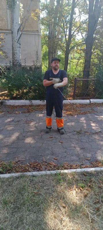 Сотрудники Краснолучского департамента ГУП ЛНР «Лугансквода» ведут плановые работы по обслуживанию водопроводных сетей Сотрудники Краснолучского департамента ГУП ЛНР «Лугансквода» ведут плановые работы по обслуживанию водопроводных сетей
