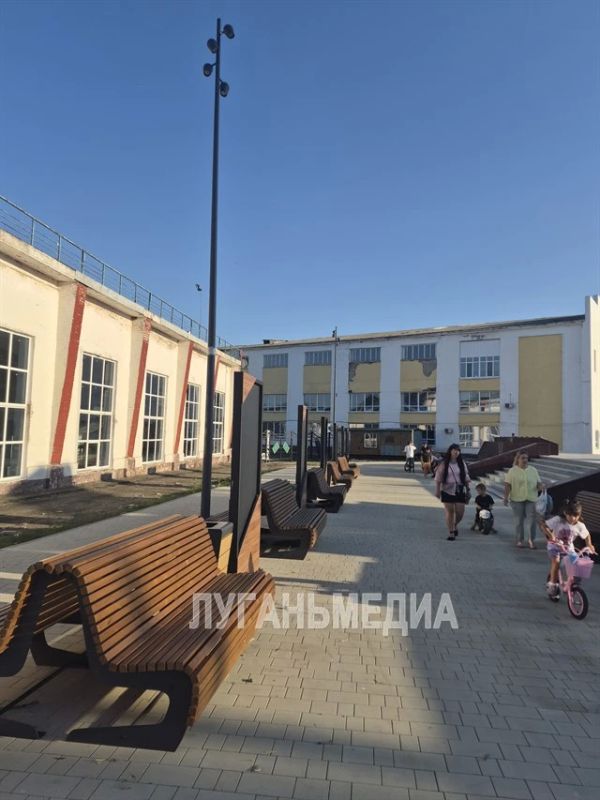 В Ровеньках завершается обновление площади Республики Коми В Ровеньках завершается обновление площади Республики Коми