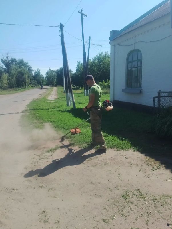 Благоустройство продолжается: покос, уборка и забота о памяти Благоустройство продолжается: покос, уборка и забота о памяти