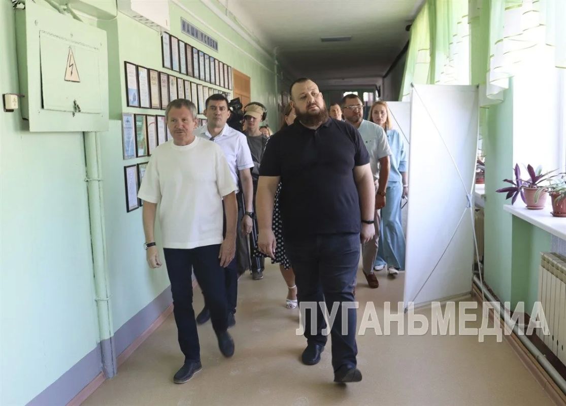 Ремонт Свердловского колледжа проверили депутаты «Единой России» Ремонт Свердловского колледжа проверили депутаты «Единой России»