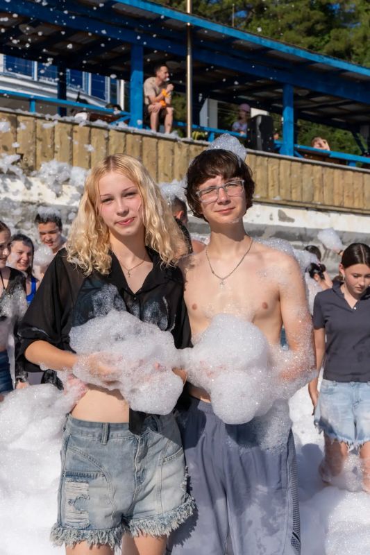 Лутугинские ребята вернулись с отдыха из Краснодарского края Лутугинские ребята вернулись с отдыха из Краснодарского края