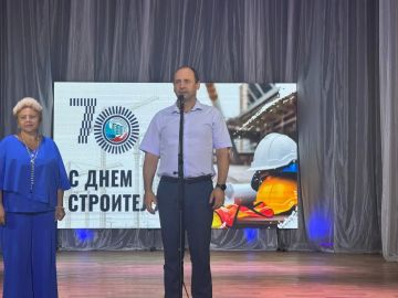 Игорь Рябушкин: В преддверии Дня строителя, который в 2026 году мы отмечаем 9 августа — во второе воскресенье месяца, вместе с Председателем Луганской республиканской организации Профсоюза строителей России Еленой...
