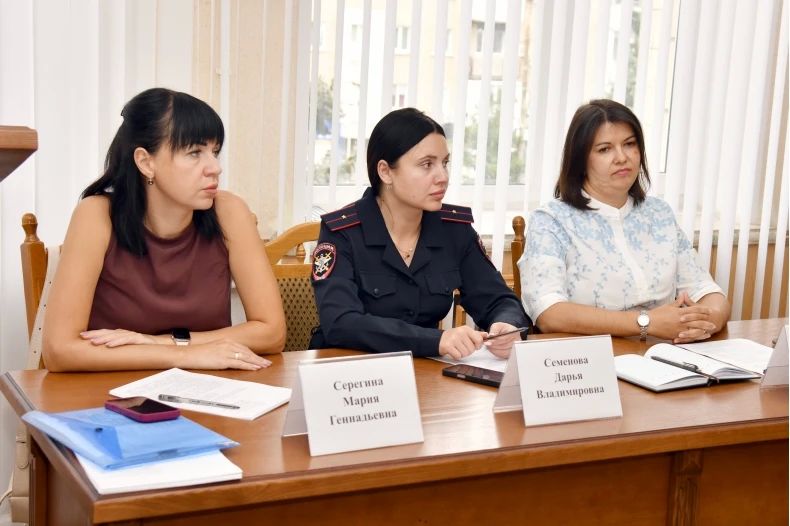 В Администрации состоялось 18-е заседание комиссии по делам несовершеннолетних и защите их прав муниципального округа под председательством заместителя Главы Администрации Татьяны Мирошниковой В Администрации состоялось 18-е заседание комиссии по делам несовершеннолетних и защите их прав муниципального округа под председательством заместителя Главы Администрации Татьяны Мирошниковой