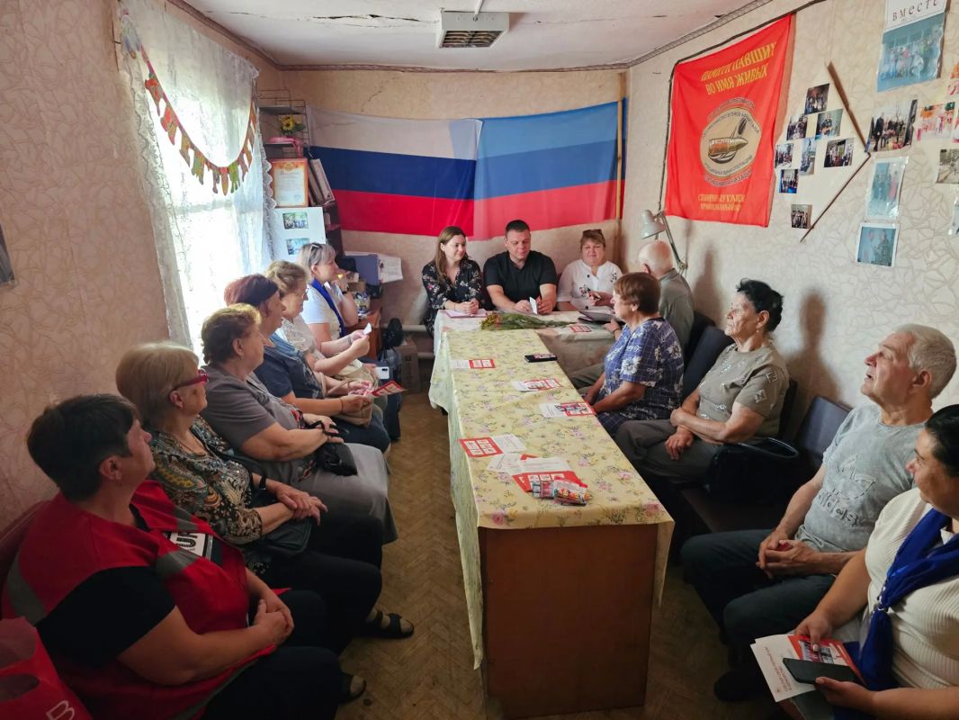 Галина Дуброва: Вместе с Сергеем Кулагиным побывали в гостях в Совете ветеранов Станично-Луганского округа Галина Дуброва: Вместе с Сергеем Кулагиным побывали в гостях в Совете ветеранов Станично-Луганского округа