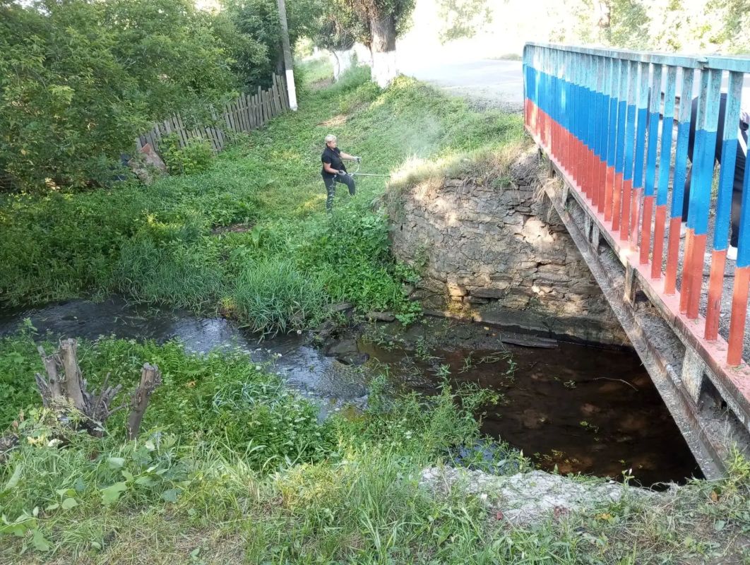 В Малоивановке состоялся субботник, организованный в рамках Всероссийской акции "Вода России" В Малоивановке состоялся субботник, организованный в рамках Всероссийской акции "Вода России"