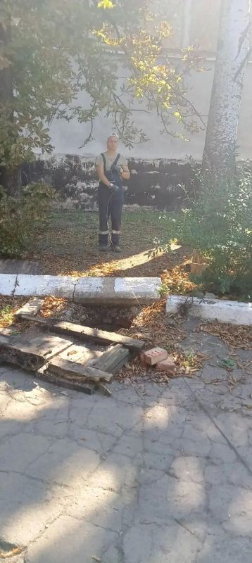 Сотрудники Краснолучского департамента ГУП ЛНР «Лугансквода» ведут плановые работы по обслуживанию водопроводных сетей Сотрудники Краснолучского департамента ГУП ЛНР «Лугансквода» ведут плановые работы по обслуживанию водопроводных сетей