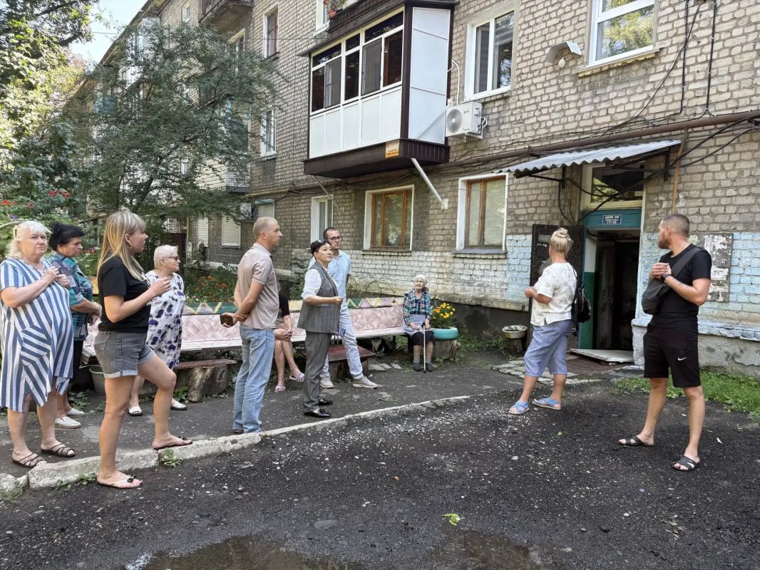 Светлана Алёшина: 5 августа провела прием граждан в Стахановской местной общественной приемной партии «Единая Россия» Светлана Алёшина: 5 августа провела прием граждан в Стахановской местной общественной приемной партии «Единая Россия»
