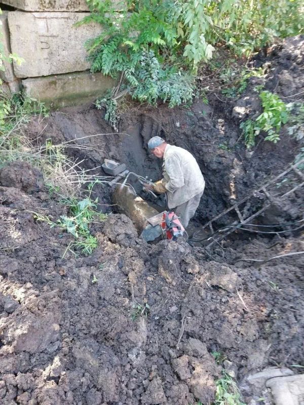 Специалисты Лутугинского участка "Луганскводы" устранили порыв на водоводе, питающем Сутоган и Юрьевку Специалисты Лутугинского участка "Луганскводы" устранили порыв на водоводе, питающем Сутоган и Юрьевку