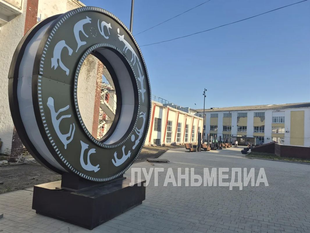 В Ровеньках завершается обновление площади Республики Коми В Ровеньках завершается обновление площади Республики Коми